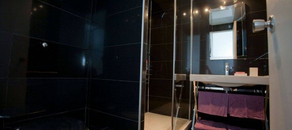 Studio in Paris, France No. 326846 4