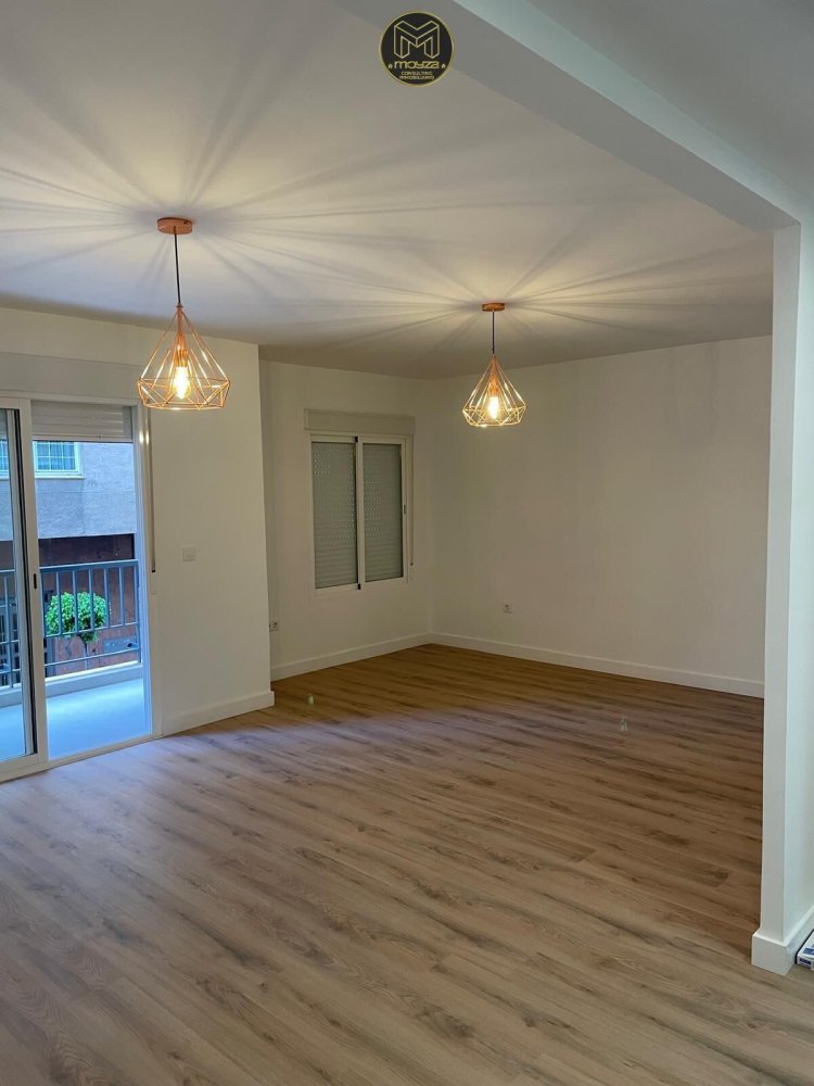 Apartamento de 3 dormitorios en Jaén, Spain No. 135485