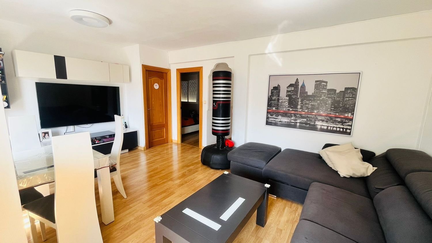 Apartamento de 2 dormitorios en Zaragoza, Spain No. 160039