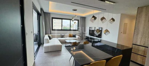 3 bedrooms Penthouse in Limassol, Cyprus No. 20272 2