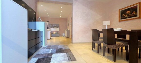 5-salle Appartement à Triggiano, Italy No. 17913 12