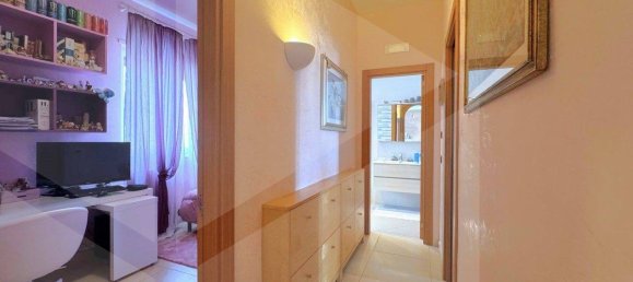 5-salle Appartement à Triggiano, Italy No. 17913 13