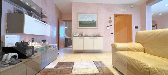 5-salle Appartement à Triggiano, Italy No. 17913 4