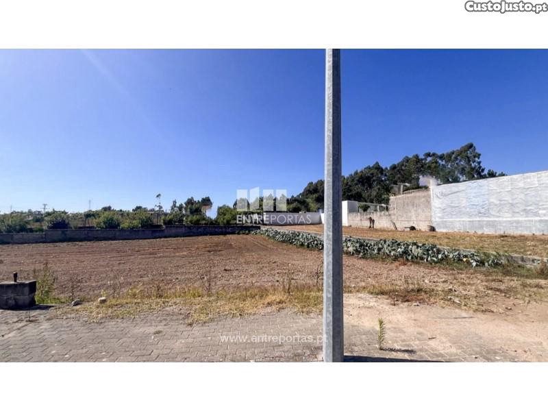 679m² Land in Guilhabreu, Portugal No. 236116