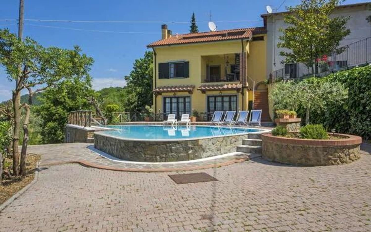 10 bedrooms House in Lamporecchio, Italy No. 399110