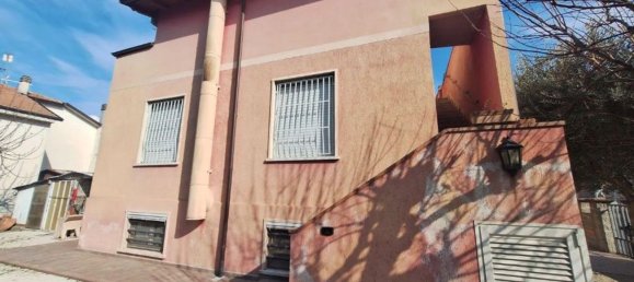 3 bedrooms Apartment in Foligno, Italy No. 330435 7