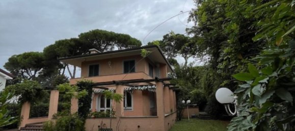 6 bedrooms Villa in Forte dei Marmi, Italy No. 81548 3