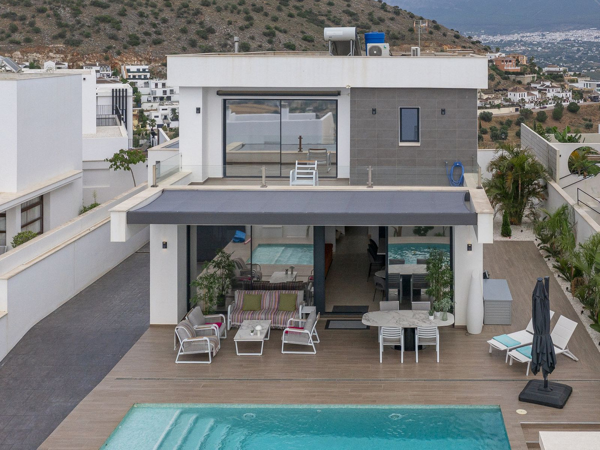 Villa de 4 dormitorios en Coín, Spain No. 139592