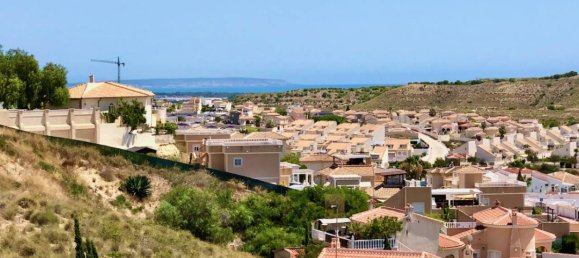 Villa de 4 dormitorios en Ciudad Quesada, Spain No. 8560 5