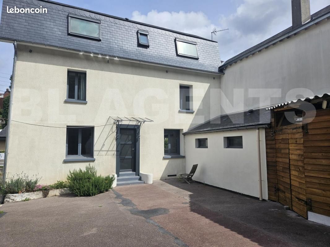 5 bedrooms Villa in Mont-Saint-Aignan, France No. 356217