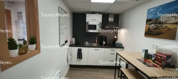 95m² Office in Hennebont, France No. 290121 3