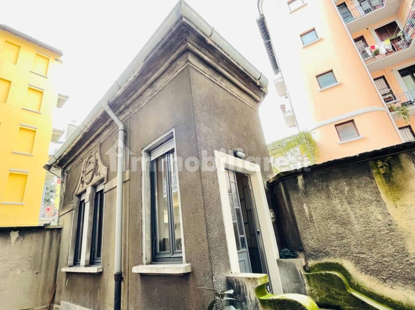 Studio in Milan, Italy, Nr. 250144