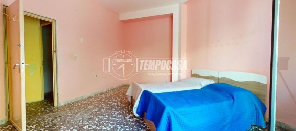 Apartamento de 2 dormitorios en Bari, Italy No. 337354 13