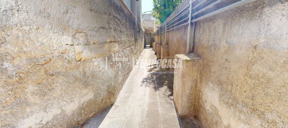 Apartamento de 2 dormitorios en Bari, Italy No. 337354 17