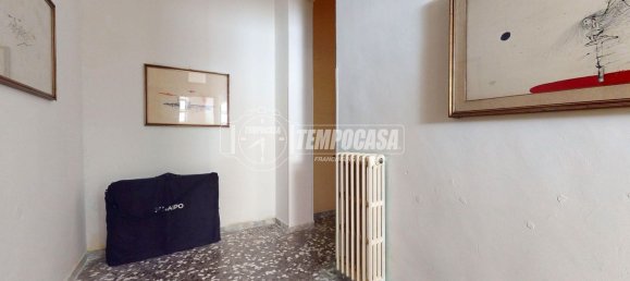 Apartamento de 2 dormitorios en Bari, Italy No. 337354 4
