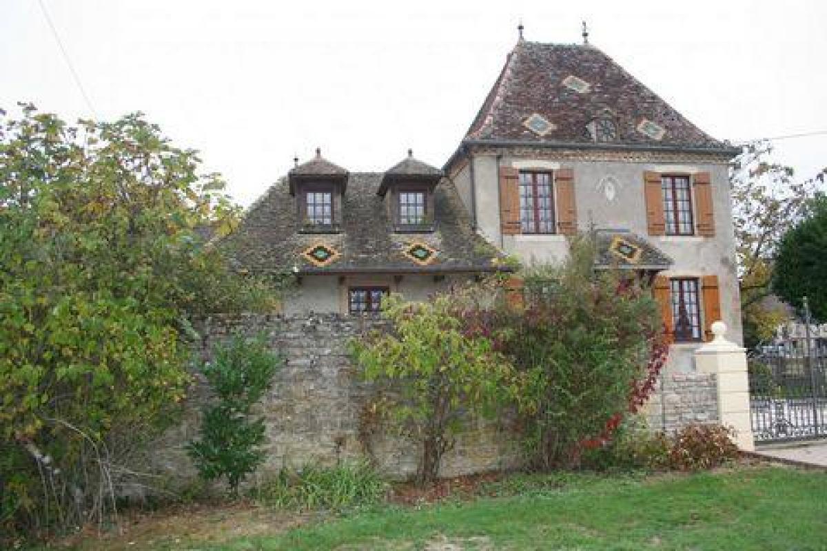 Casa de 4 dormitorios en Beaune, France No. 4152