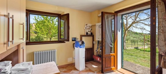 9 rooms Villa in Castiglione del Lago, Italy No. 58055 12