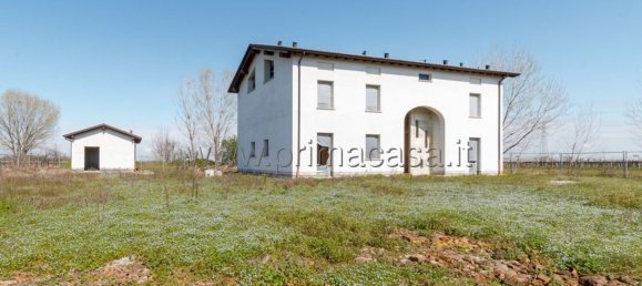 8 rooms House in Correggio, Italy No. 222626 4