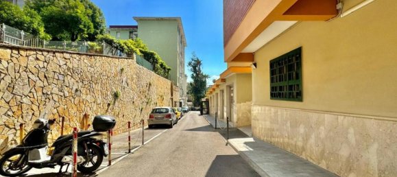 4 rooms Apartment in Naples, Italy No. 22660 2