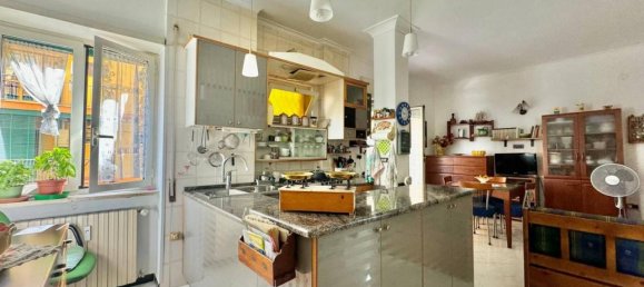 4 rooms Apartment in Naples, Italy No. 22660 3