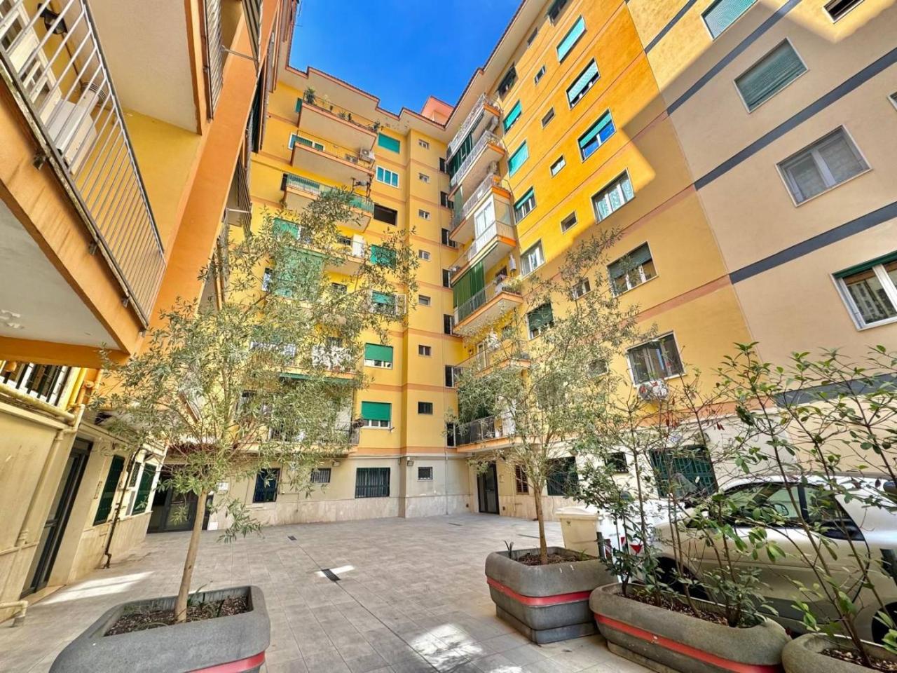 4 rooms Apartment in Naples, Italy No. 22660