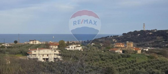 6 rooms Apartment in Francavilla al Mare, Italy No. 127921 2