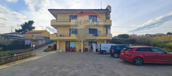 6 rooms Apartment in Francavilla al Mare, Italy No. 127921 3
