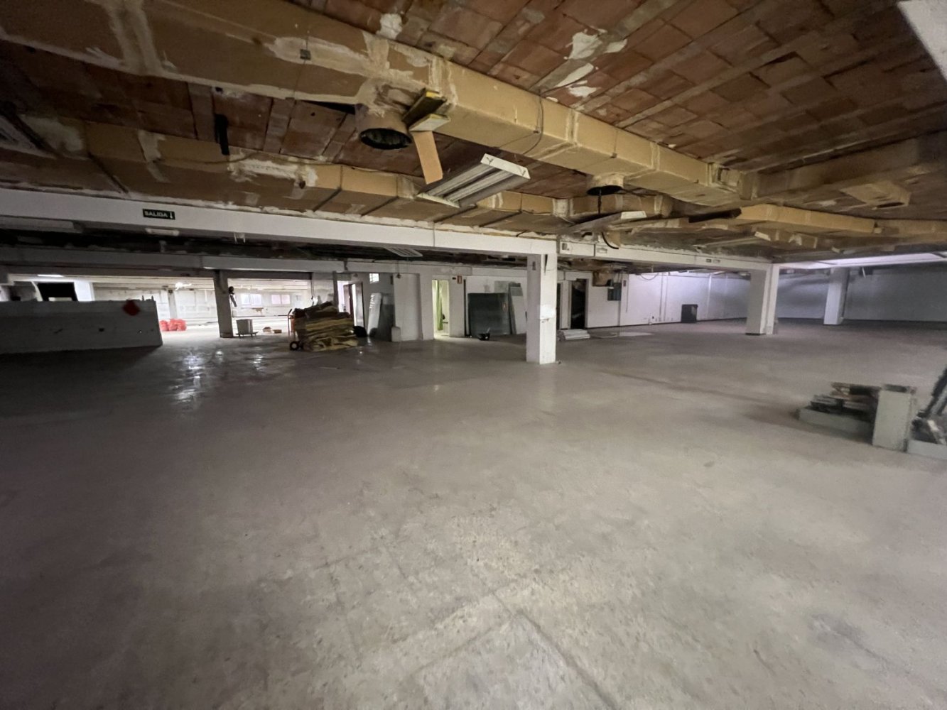 1650m² Commercial property in Barcelona, Spain No. 112497