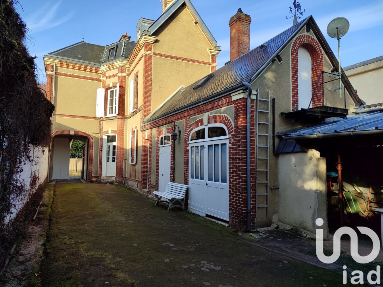 6 bedrooms House in Chartres, France No. 154579