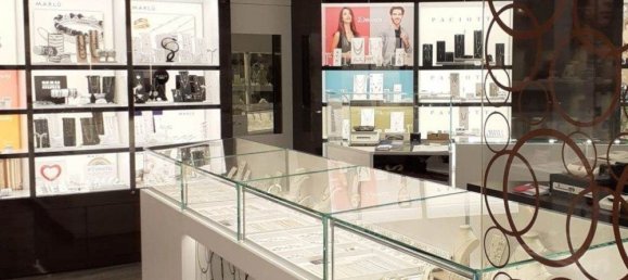 73m² Commercial property in Lecco, Italy No. 152100 3