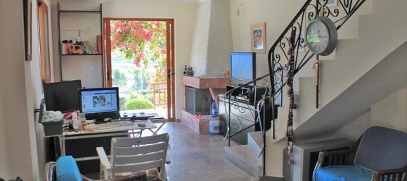 3 Schlafzimmer Property in Anavyssos, Greece, Nr. 7464 2