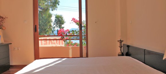 3 Schlafzimmer Property in Anavyssos, Greece, Nr. 7464 9