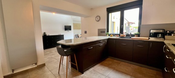 4 bedrooms House in Oberschaeffolsheim, France No. 155852 7