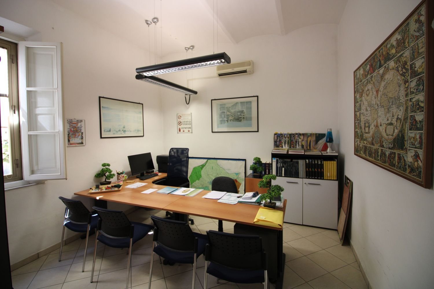 Büro in Grosseto, Italy 65m², Nr. 344929
