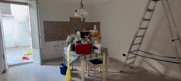 2-salle Appartement à Taranto, Italy No. 287024 7