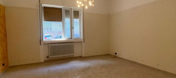 2-salle Appartement à Taranto, Italy No. 287024 4