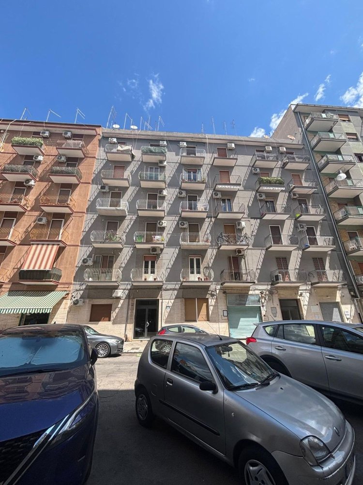 2-salle Appartement à Taranto, Italy No. 287024
