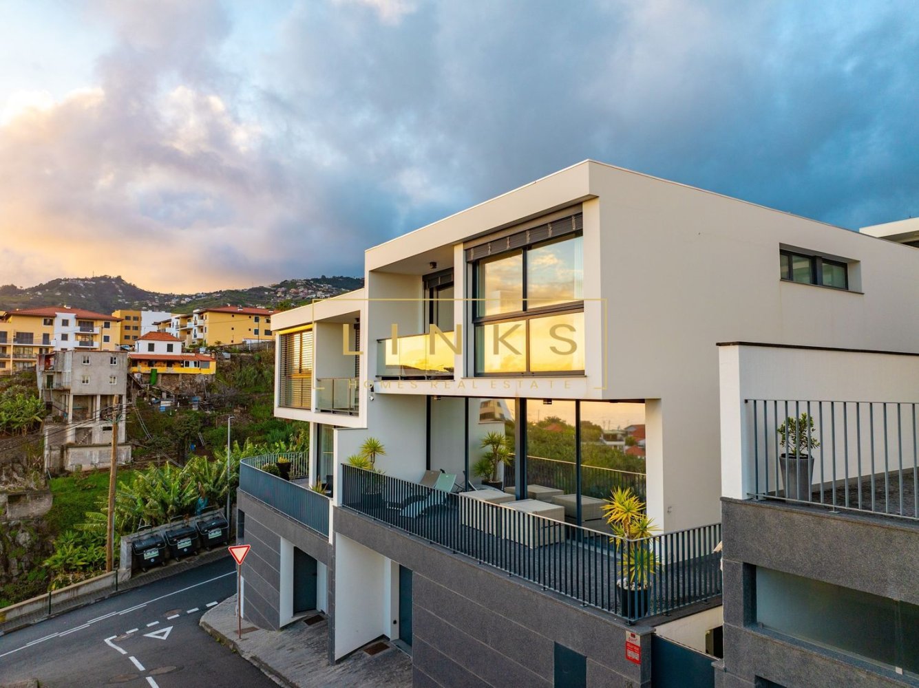 3 bedrooms House in Camara de Lobos, Portugal No. 110363