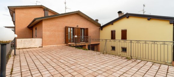 Casa de 5 habitaciónes en San Prospero, Italy No. 222584 29