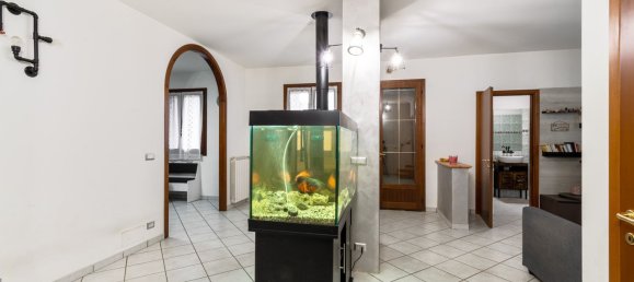 Casa de 5 habitaciónes en San Prospero, Italy No. 222584 9