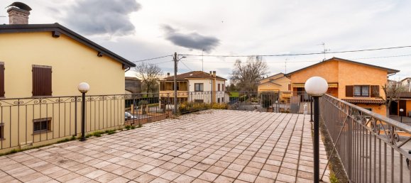 Casa de 5 habitaciónes en San Prospero, Italy No. 222584 28