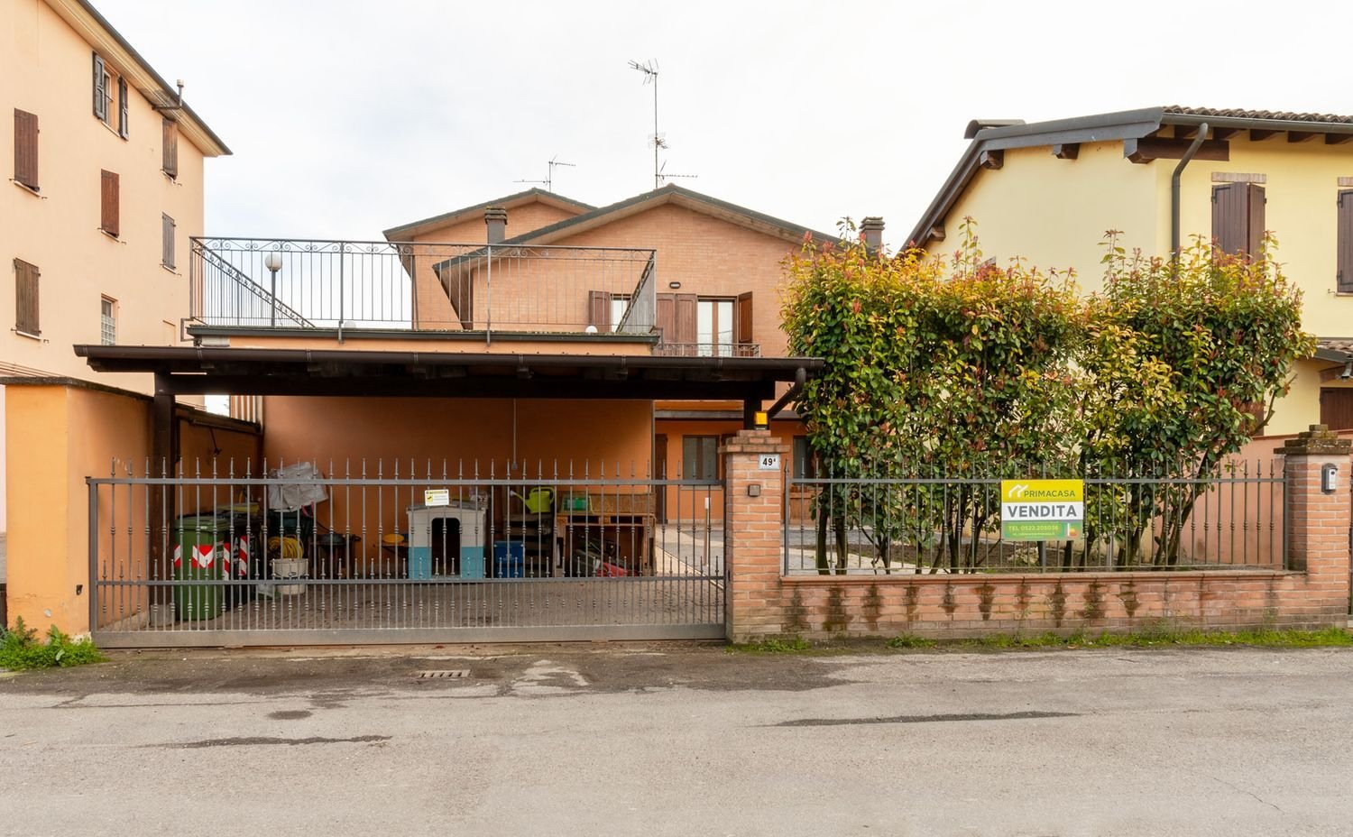 Casa de 5 habitaciónes en San Prospero, Italy No. 222584