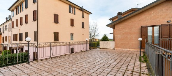 Casa de 5 habitaciónes en San Prospero, Italy No. 222584 31