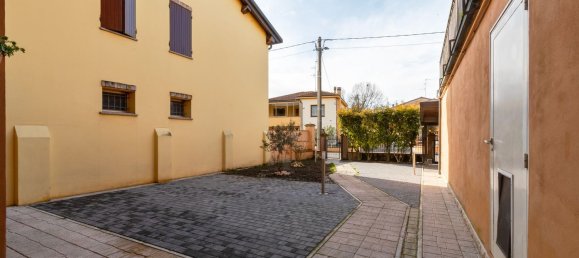 Casa de 5 habitaciónes en San Prospero, Italy No. 222584 3