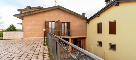 Casa de 5 habitaciónes en San Prospero, Italy No. 222584 30