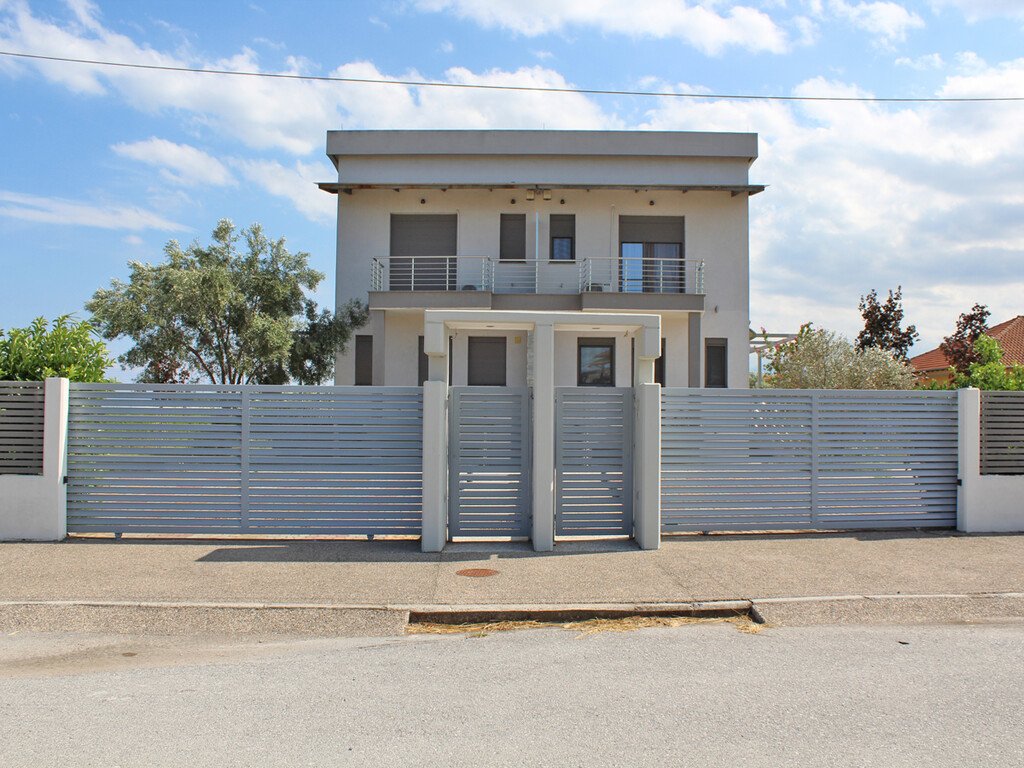 260m² Maisonette in Korinos, Greece No. 2032