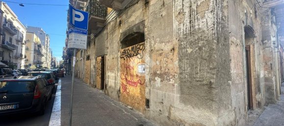 2 rooms Commercial property in Bari, Italy No. 314485 3