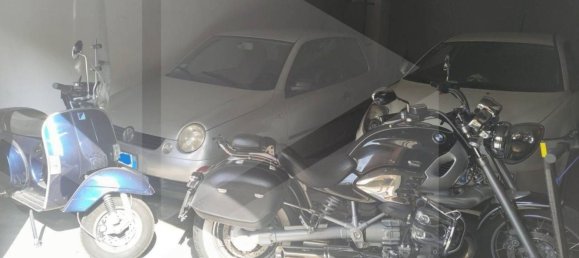 33m² Garage in Bologna, Italy No. 26257 2