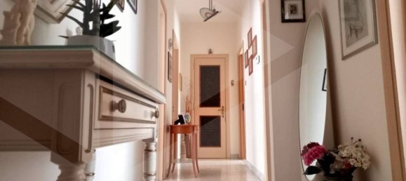 4-salle Appartement à San Severo, Italy No. 28103 7