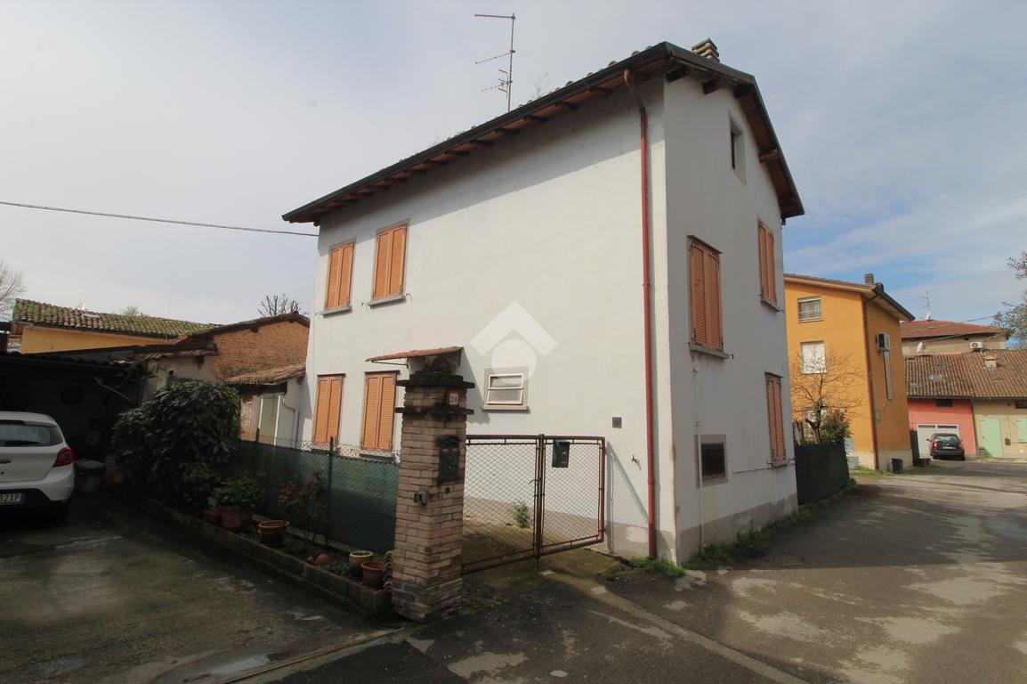 3 rooms House in Cadelbosco di Sopra, Italy No. 237765